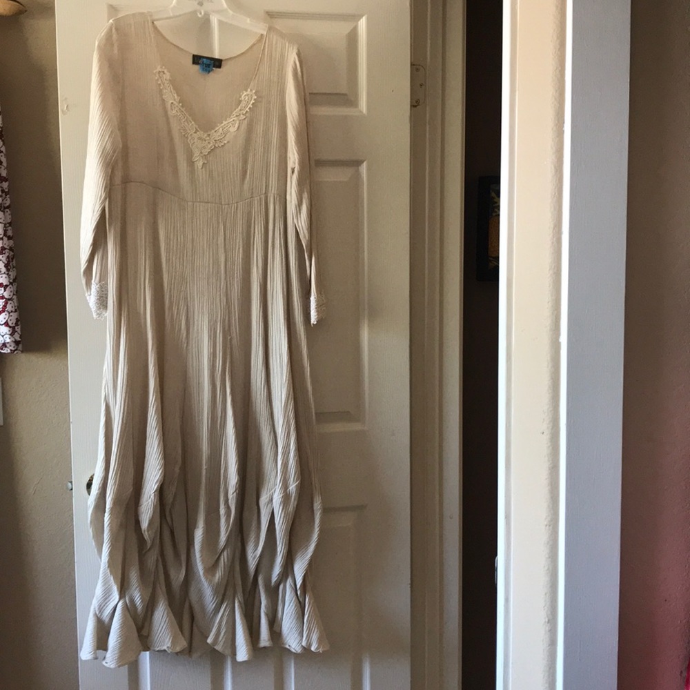 Long sleeve maxi retro dress with lace!